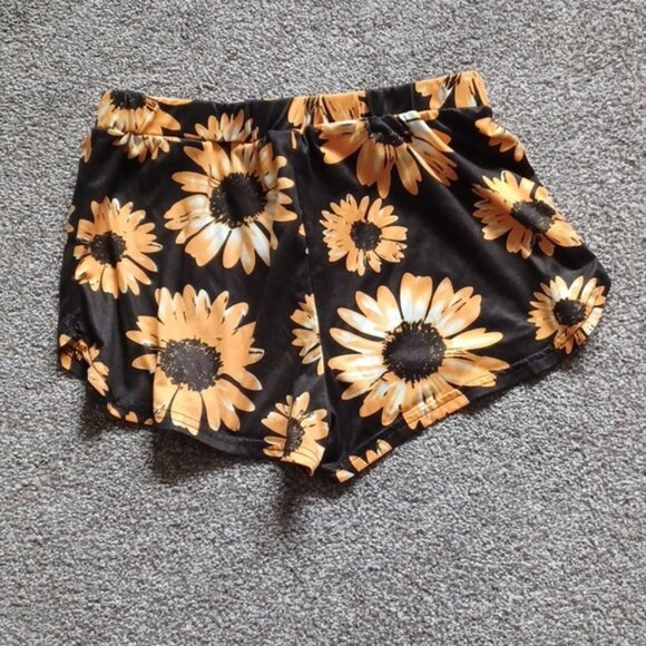 Shein small shorts - Picture 2 of 2